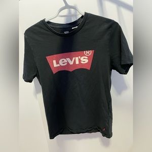 Levi’s black t shirt
